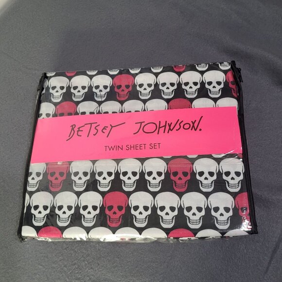 Betsey Johnson Other - BETSEY JOHNSON Pink White Skulls Black Twin Size Sheet Set